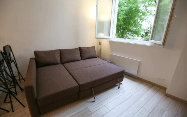 Hostnfly Apartments - Charming Luminous Studio in Vincennes