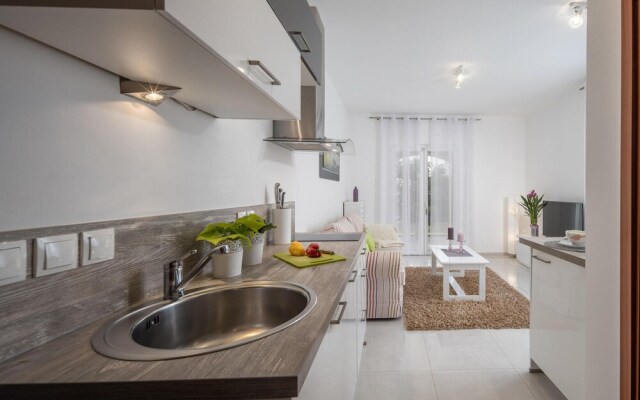 Stunning Home in Dramalj With Wifi and 2 Bedrooms