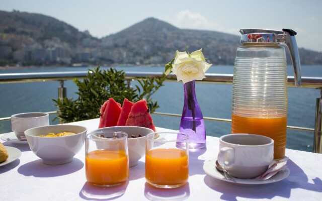Titania Hotel