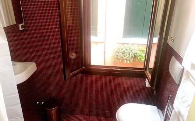 Modern Apartment with Terrace