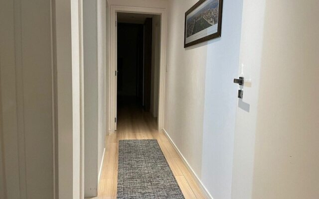 Amplo Apartamento Um Por Andar