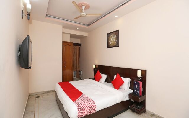 OYO 14390 Hotel Samrat