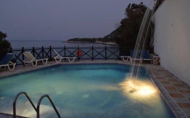 Karaoulanis Beach Aparthotel