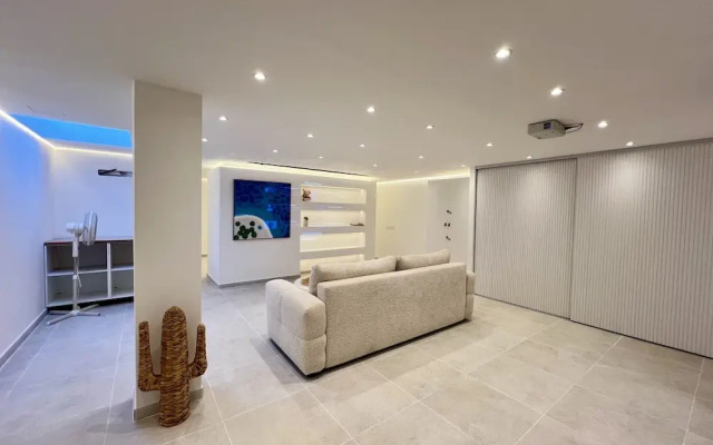 Vilamoura Deluxe Villa by Homing