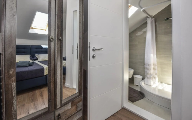 Holiday Home with Pool Oaza