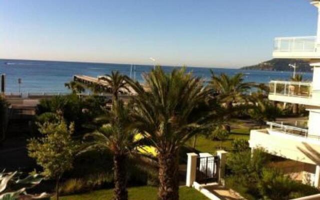 Stunning 2 Bed Apt On The Seafront Of Cannes In A High Class Secure Building With Swimming Pool 463