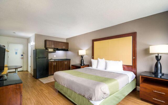 Econo Lodge Airport near Billy Graham Parkway