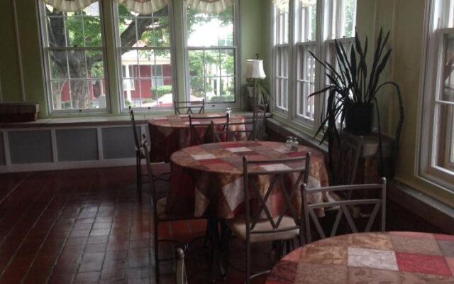 Walton Manor Inn Bed & Breakfast