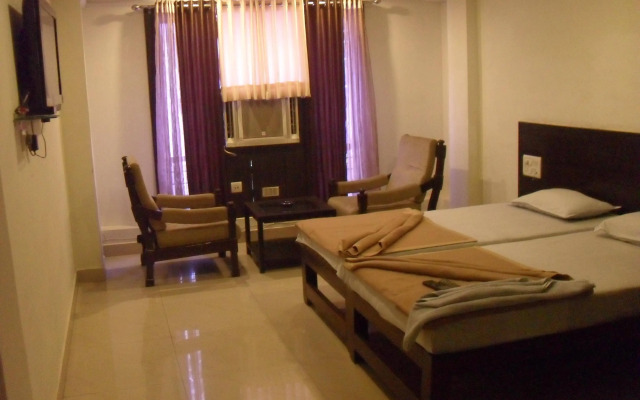 Ellora Hotel