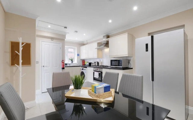 Stylish 4 Bedroom Home in Brightside Ave