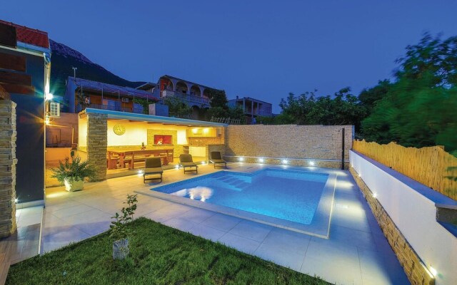 Nice Home in Kastel Stari With Wifi and 3 Bedrooms