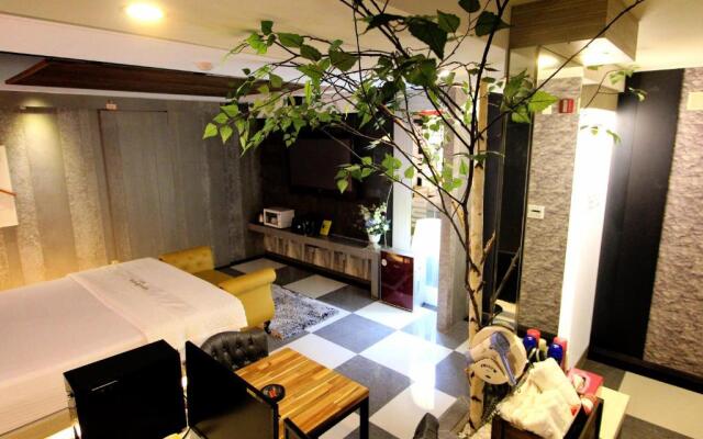 Hera Hotel