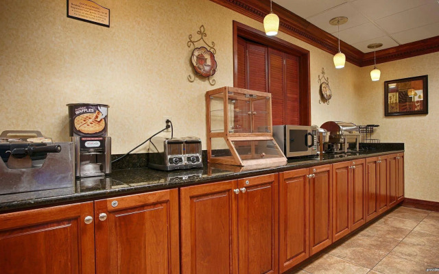 Best Western Plus Strawberry Inn & Suites