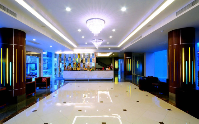 Crystal Palace Pattaya Hotel - photo 2