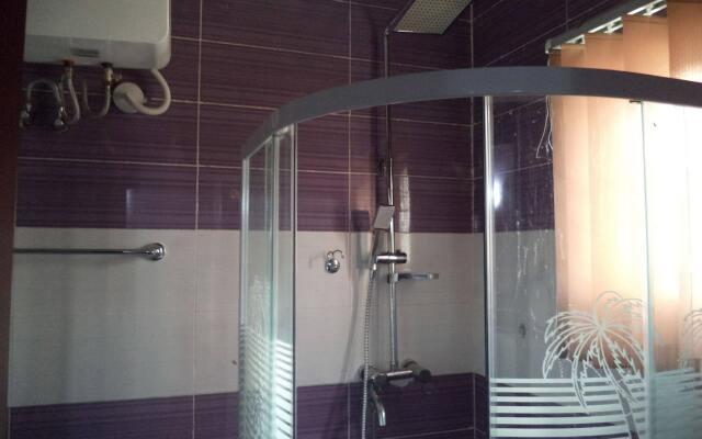 Pine Crest Exclusive Hotel & suite