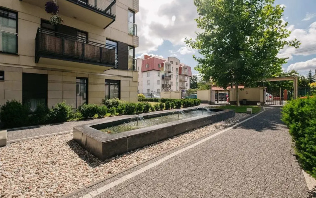 Modern Apartment Across the Ponds