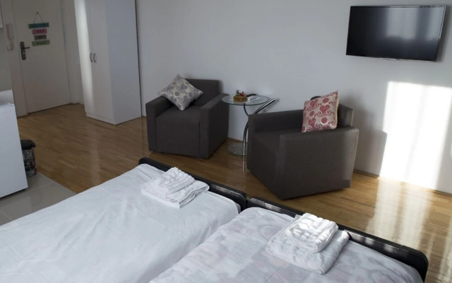 Airport Belgrade R Apartments Hotel