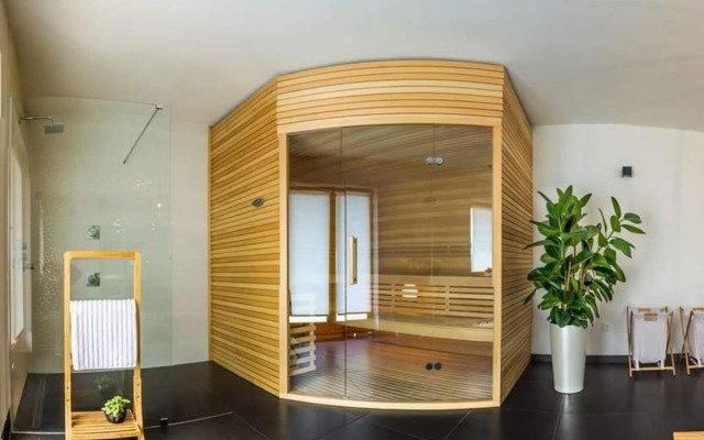 Secluded Holiday Home with Hot Tub in Kozji Vrh