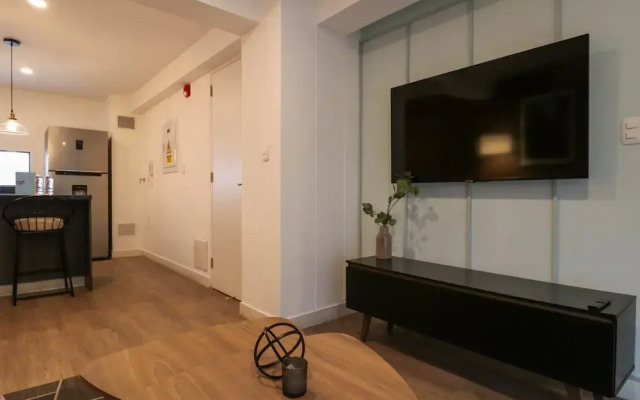 w Impressive 1BR Near Central Restaurante