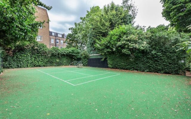 Modern Holland Park apartment
