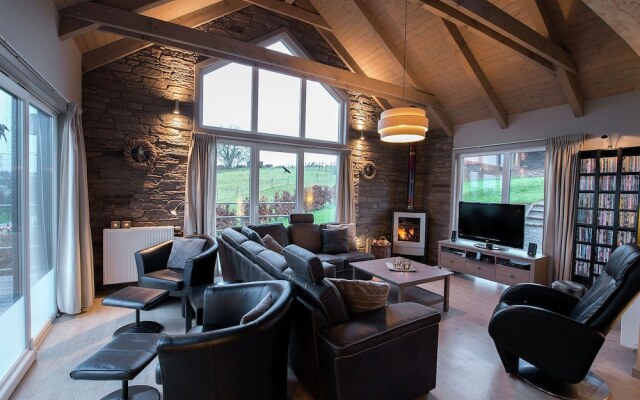 Gorgeous Holiday Home in Sainte-Ode Luxembourg with Garden