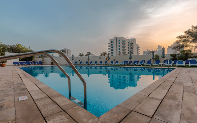 Отель Arabian Park Dubai, an Edge by Rotana Hotel