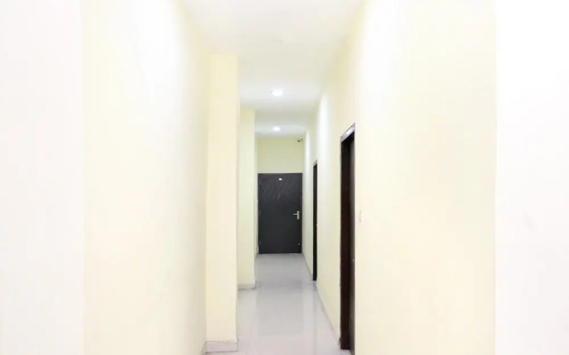 OYO 27650 Gian Residency