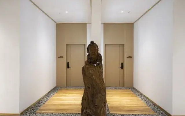 Baoli Shijia Art Hotel (Luohe High-speed Railway West Station Branch)