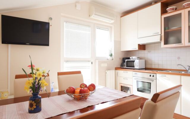 Apartments 150m from beach with parking