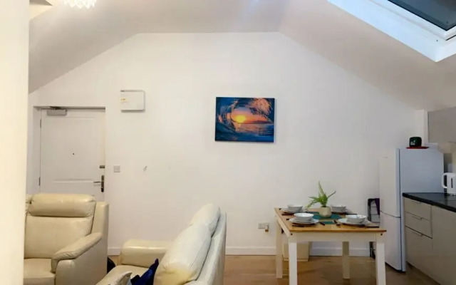 Inviting 2-bed Apartment in Wakefield Charming
