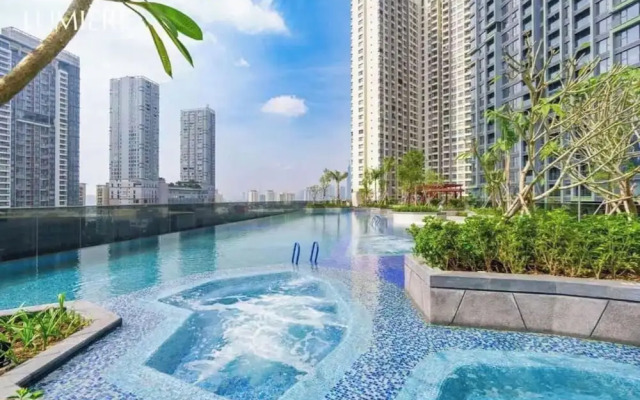 Luxury Lumiere Riverside Urban Apartment