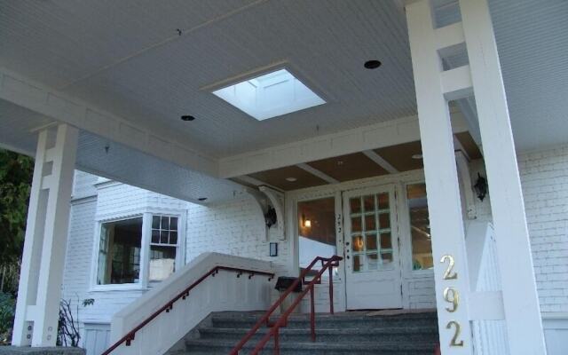Crown Mansion Boutique Hotel & Villas