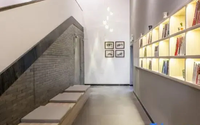 No.5 Art Hotel