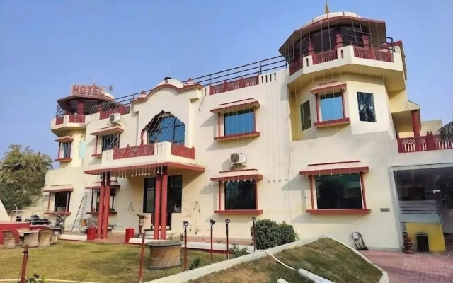 The Quila Camps & Resort