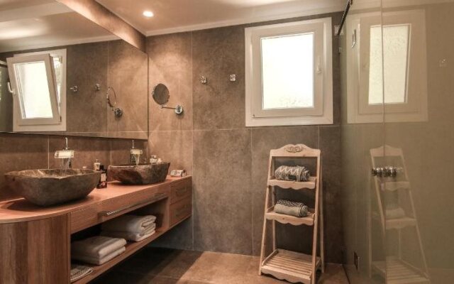 Paralia Luxury Suites