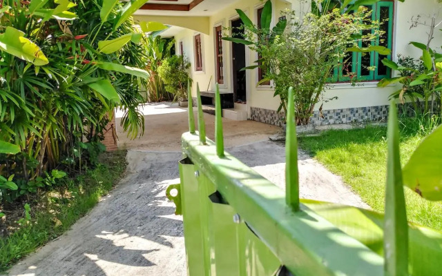 2BR Maryam villa near Tesco & beach.