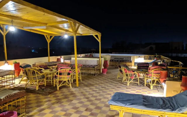 Elphardous Hotel
