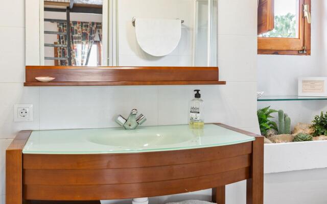 Beautiful Holiday Home in Deltebre Near Beach