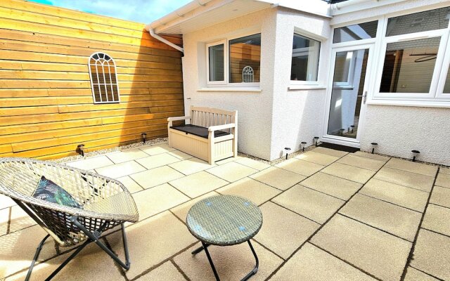 Modern Gem with free parking
