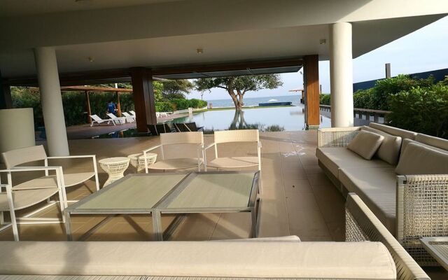 Baan Thew Talay Blue Sapphire 353