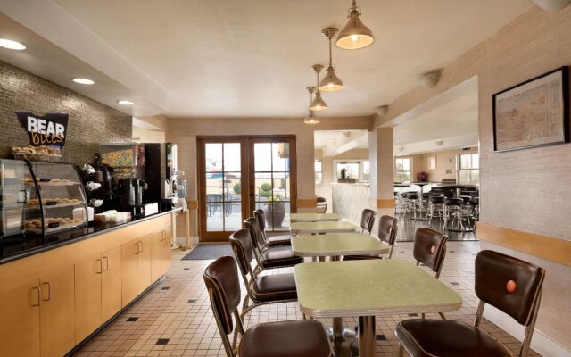 Kings House Motor Hotel