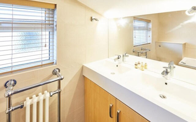 Host Stay Holmedene