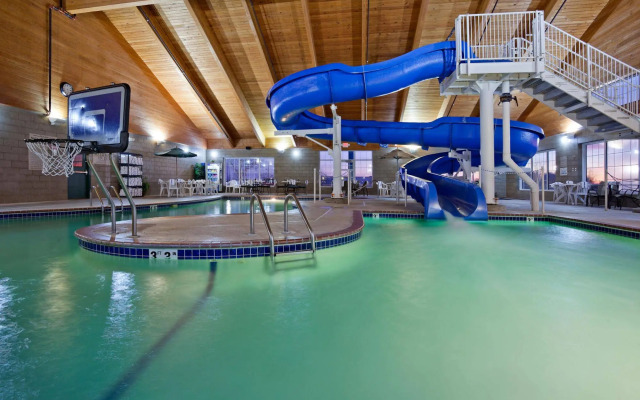 Country Inn & Suites by Radisson, Willmar, MN