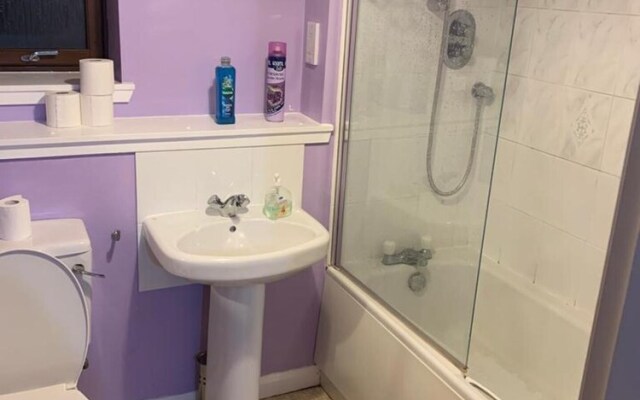 Peaceful 2-bed Apartment in Aberdeen Free Parking