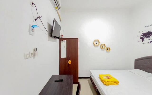 Homestay Bahari near Wisata Bahari Tlocor Sidoarjo Mitra RedDoorz