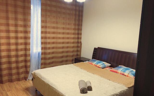 3-Kh Komnatnaia V Tsentre