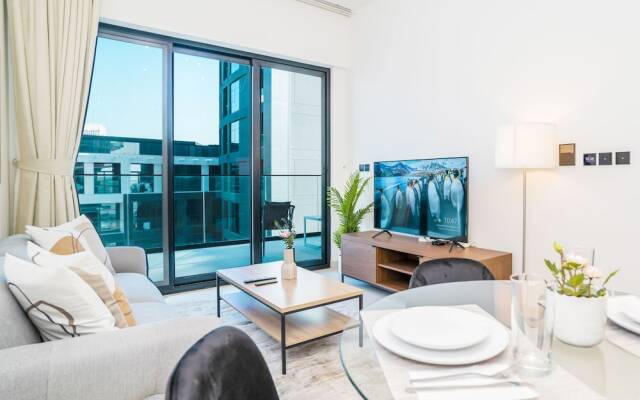 HomesGetaway Cozy 1BR in Binghatti Canal