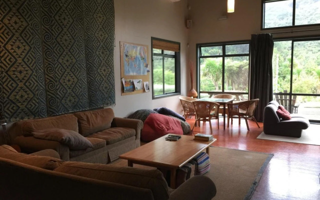 Piha Beachstay - Hostel
