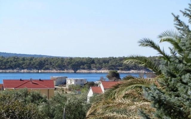 Žare - With Garden - A2