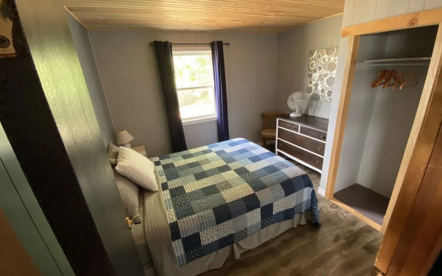Pines Motel